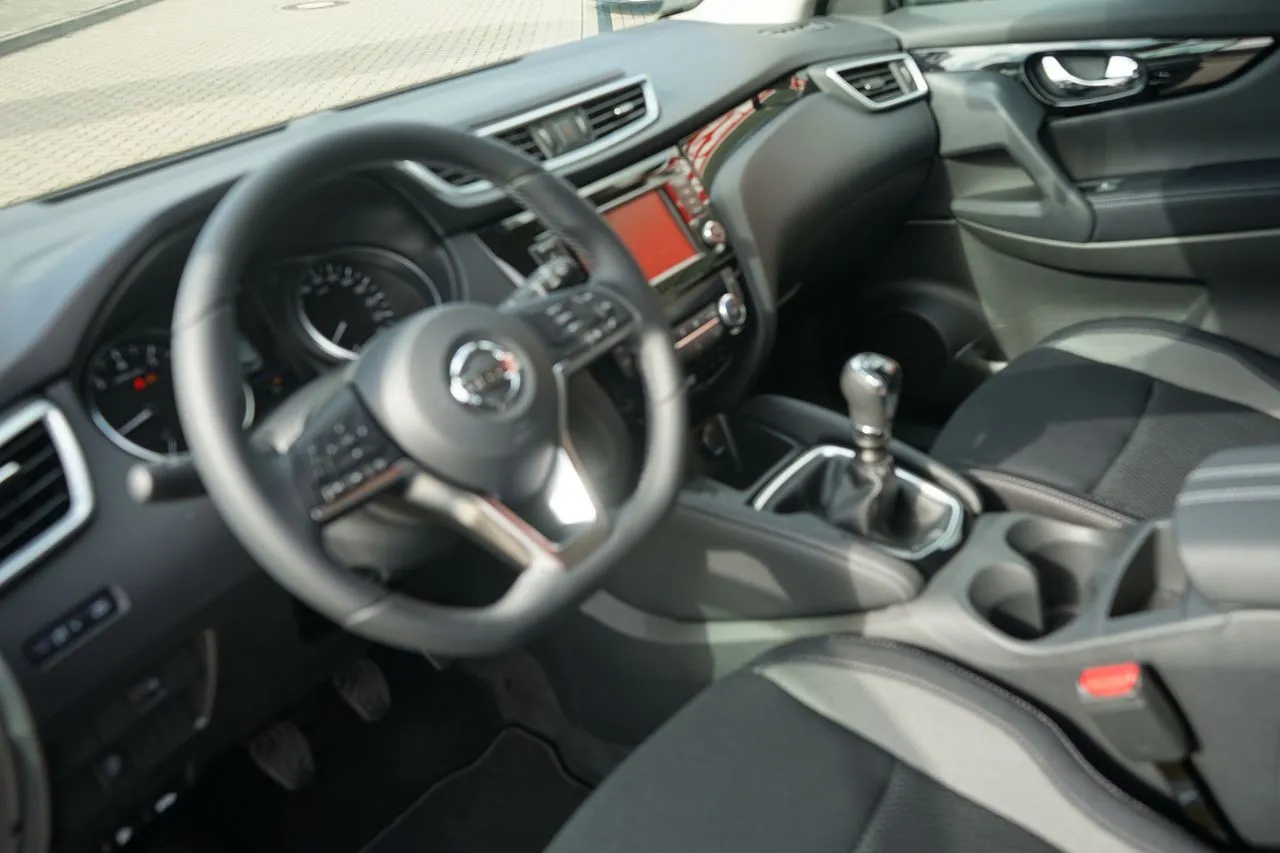 Nissan Qashqai 1.3 DIG-T...  Image 8