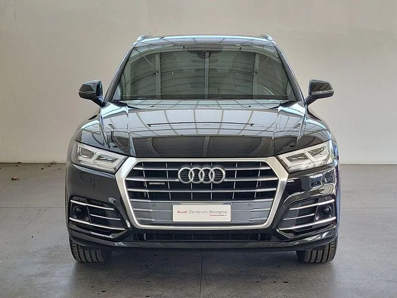 AUDI Q5 40 TDI quattro S line Plus Image 2